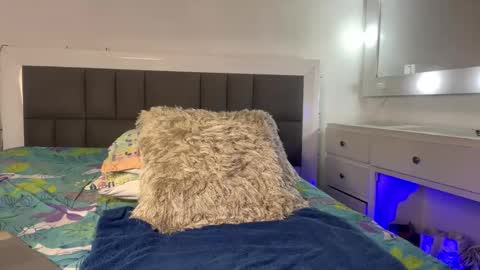 Nicolas online show from 10/23/25, 02:05