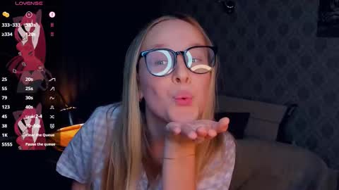 Snapshot of nicolavanderbie chatting on 10/10/25, 05:34 Nicoletta online show from 10/10/25, 05:34