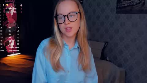 Snapshot of nicolavanderbie chatting on 10/12/25, 04:17 Nicoletta online show from 10/12/25, 04:17