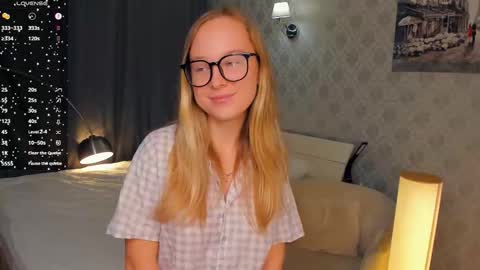 Snapshot of nicolavanderbie chatting on 10/17/25, 05:26 Nicoletta online show from 10/17/25, 05:26