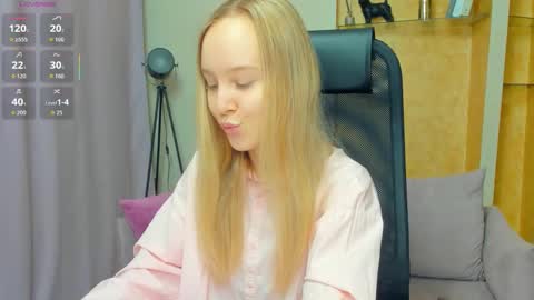 Nicoletta online show from 11/24/25, 07:02