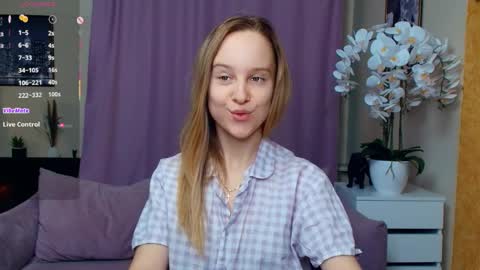 Nicoletta online show from 04/09/26, 06:46