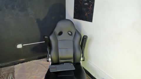 nicole_and_thiago1 online show from 02/25/26, 10:19