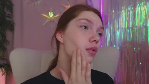 Snapshot of nicole_broown chatting on 12/22/24, 09:20 Nicole online show from 12/22/24, 09:20