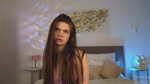 Snapshot of nicole_broown chatting on 10/08/25, 10:18 Nicole online show from 10/08/25, 10:18