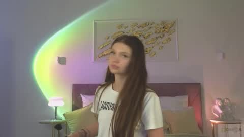 Snapshot of nicole_broown chatting on 10/20/25, 09:04 Nicole online show from 10/20/25, 09:04