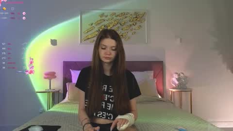 Snapshot of nicole_broown chatting on 10/21/25, 09:48 Nicole online show from 10/21/25, 09:48