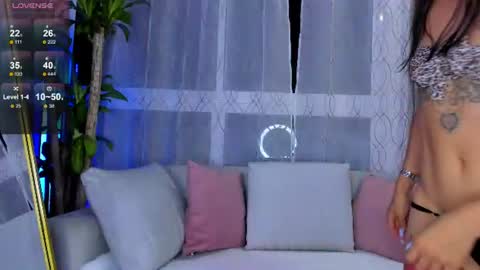 Snapshot of nicole_duran3095 chatting on 07/22/26, 04:04 Nick online show from 07/22/26, 04:04