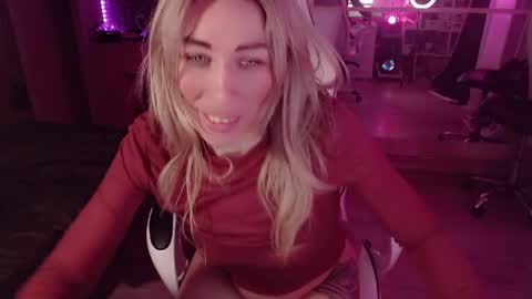 Snapshot of nicole_g0ld_ chatting on 05/04/26, 11:34 Nicole online show from 05/04/26, 11:34