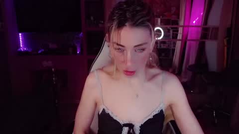 Snapshot of nicole_g0ld_ chatting on 05/09/26, 10:48 Nicole online show from 05/09/26, 10:48