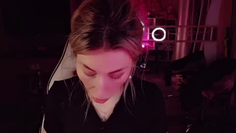 Snapshot of nicole_g0ld_ chatting on 05/11/26, 06:41 Nicole online show from 05/11/26, 06:41