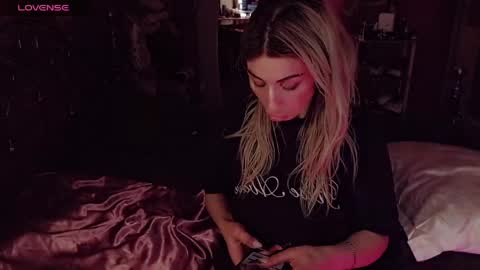 Snapshot of nicole_g0ld_ chatting on 05/15/26, 07:48 Nicole online show from 05/15/26, 07:48