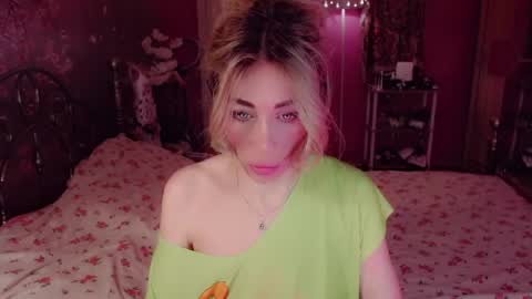 Snapshot of nicole_g0ld_ chatting on 05/30/26, 10:29 Nicole online show from 05/30/26, 10:29