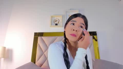 nicole_grace0 online show from 09/20/25, 12:06