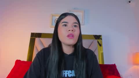 nicole_grace0 online show from 10/06/25, 12:02
