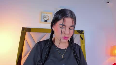 nicole_grace0 online show from 10/22/25, 12:05