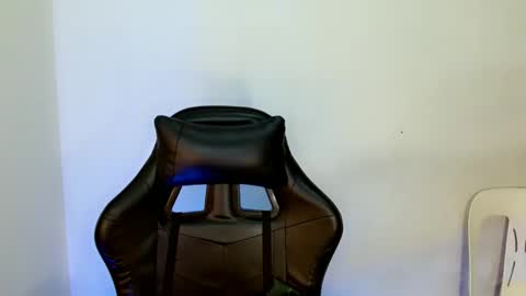 nicole_kiss01 online show from 03/01/25, 11:39