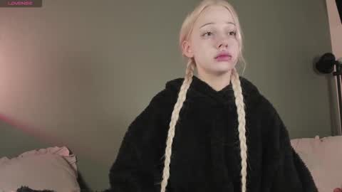 Mary online show from 12/19/25, 05:14