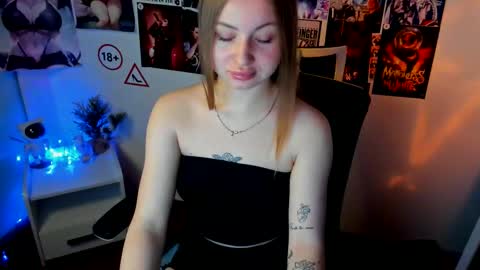 Snapshot of nicoledior_ chatting on 10/12/25, 06:45 Nicole online show from 10/12/25, 06:45
