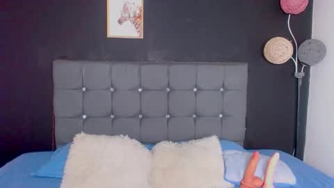 Snapshot of nicolee_8 chatting on 10/12/25, 02:27 nicolee_8 online show from 10/12/25, 02:27