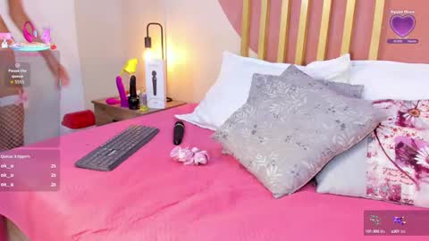 N i c o l e  online show from 10/01/25, 08:04