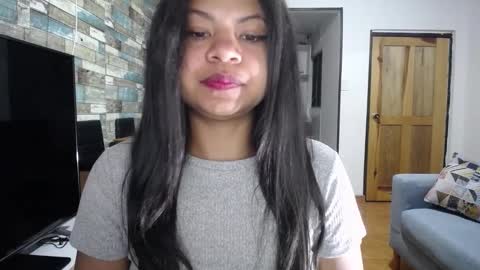 Snapshot of nicoleebon chatting on 10/04/25, 09:40 Nicole online show from 10/04/25, 09:40