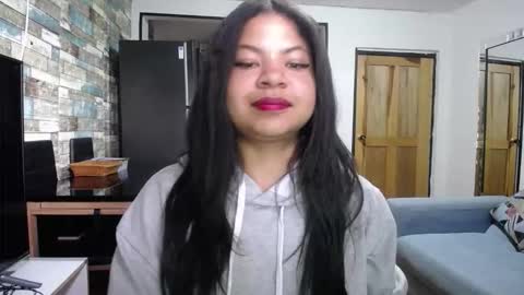 Snapshot of nicoleebon chatting on 10/06/25, 11:51 Nicole online show from 10/06/25, 11:51