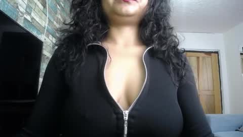 Snapshot of nicoleebon chatting on 05/25/26, 06:03 Nicole online show from 05/25/26, 06:03