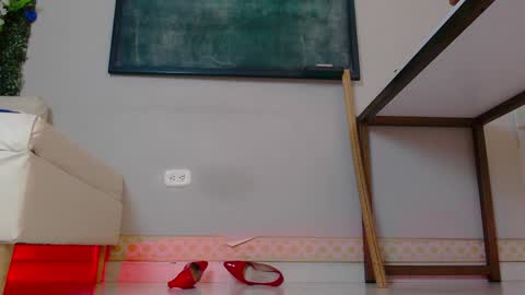 Nicol Flores  GMT-5 1530-2200  online show from 01/17/25, 02:29