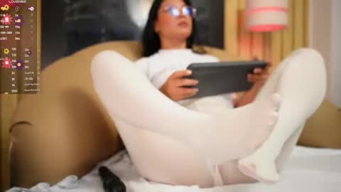 Nicol Flores  GMT-5 1530-2200  online show from 12/14/25, 01:16