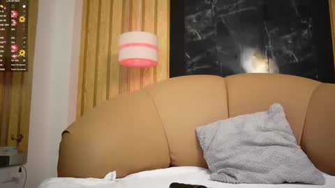 Nicol Flores  GMT-5 1530-2200  online show from 02/02/26, 04:49