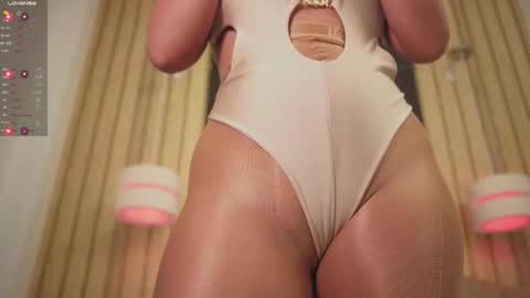 Nicol Flores  GMT-5 1530-2200  online show from 03/10/26, 05:18