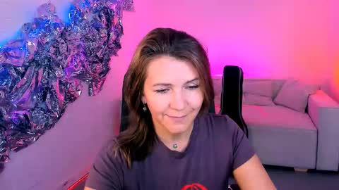 nicolehits online show from 09/15/25, 05:18