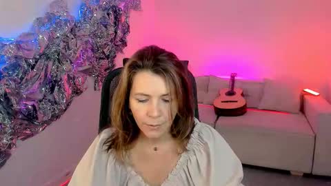 nicolehits online show from 09/19/25, 09:11