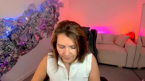 nicolehits online show from 09/22/25, 05:09