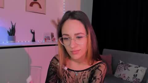 nicoleirisxxx online show from 09/21/25, 05:20