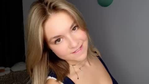 Nicole online show from 12/03/25, 05:55