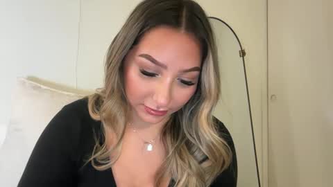 nicolelovesyou444 online show from 09/15/25, 11:21