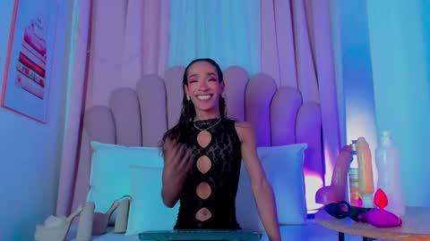 Snapshot of nicolemadrird chatting on 09/18/25, 03:30 nicolemadrird online show from 09/18/25, 03:30