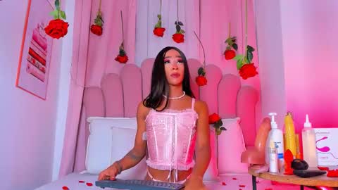 nicolemadrird online show from 02/15/26, 12:03