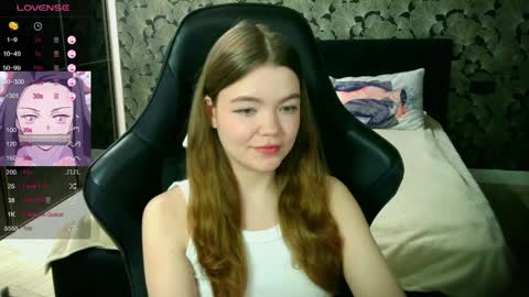 NicoleMeew online show from 04/04/26, 06:27