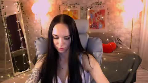 Snapshot of nicolemerz chatting on 06/17/26, 04:41 Nicole online show from 06/17/26, 04:41