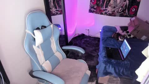 Nicol independent model online show from 01/27/25, 12:43