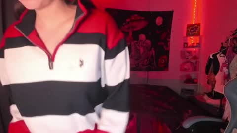 Nicol independent model online show from 10/09/25, 11:25