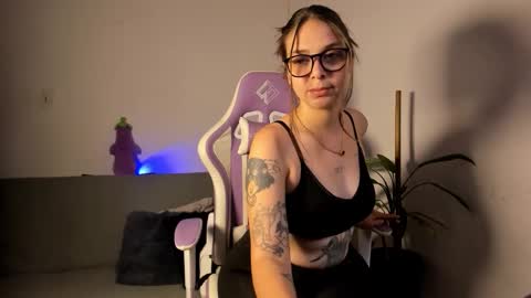 Nicol independent model online show from 11/28/25, 07:38