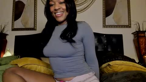 Snapshot of nicolesolace chatting on 12/09/24, 02:02 Nicole online show from 12/09/24, 02:02