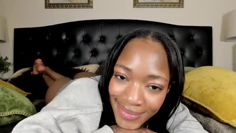 Snapshot of nicolesolace chatting on 02/27/25, 04:10 Nicole online show from 02/27/25, 04:10