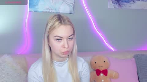 NicoleStunning online show from 05/05/26, 08:55