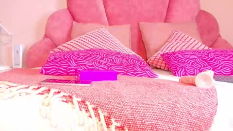 N I C O L E T  online show from 11/25/25, 07:58