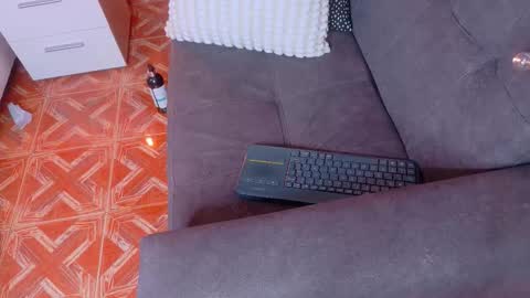 N I C O L E T  online show from 12/20/25, 12:29